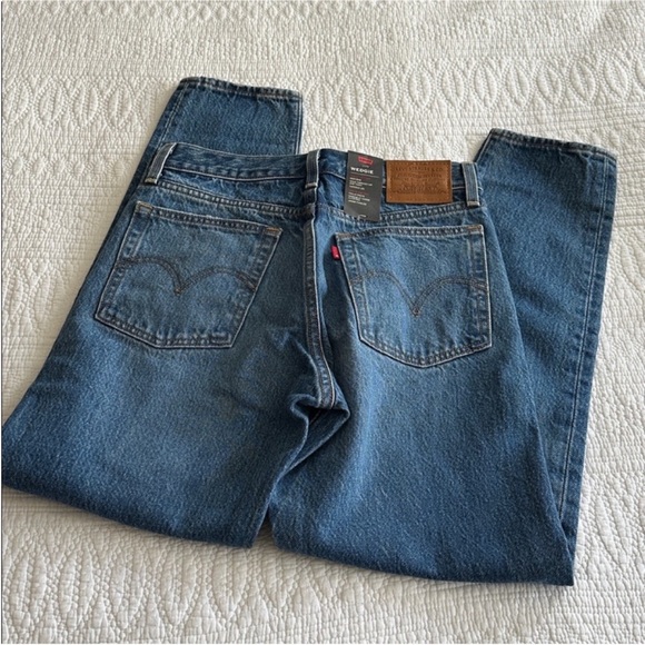 NWT Levi’s Premium Wedgie Icon Jeans in Athens Shut it
Size 26 - Picture 4 of 5